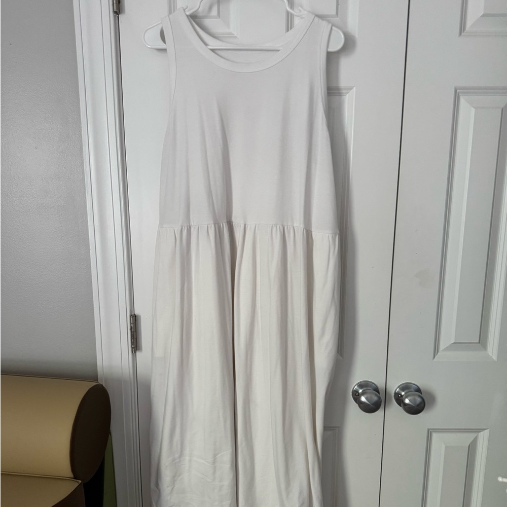 Causal White Sleeveless Dress